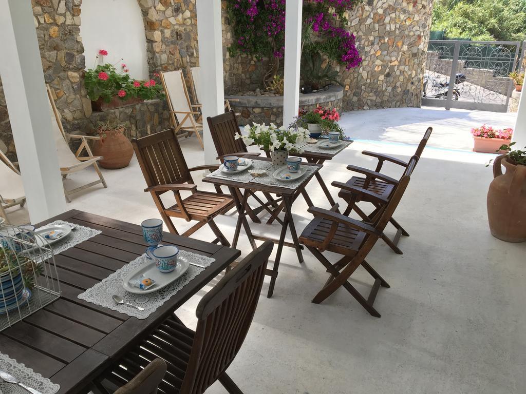 Villa Acacia Понца Екстериор снимка