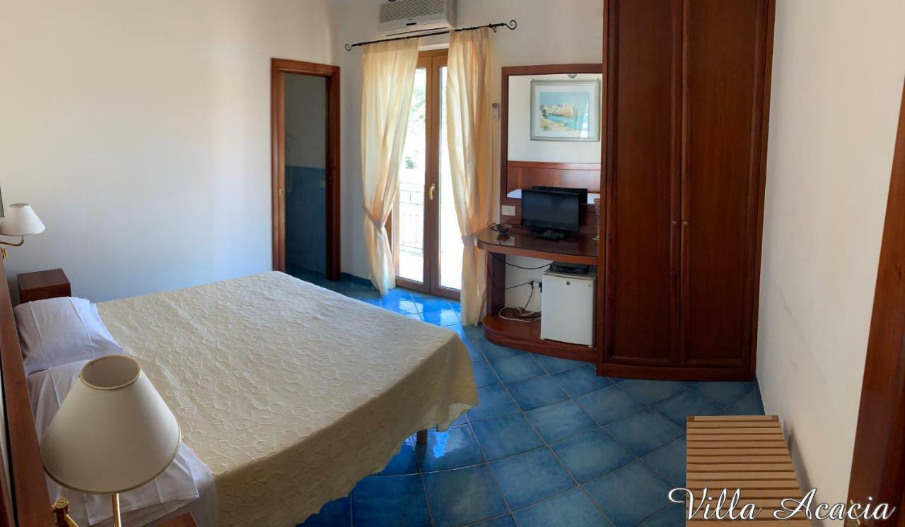 Villa Acacia Понца Екстериор снимка